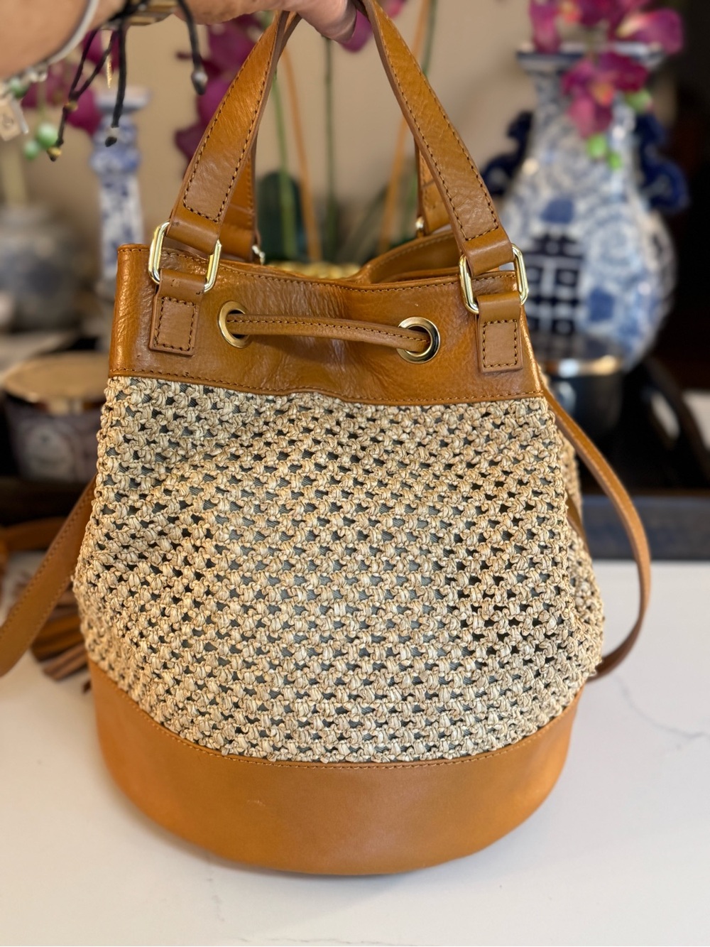 ๐๐คDIVINA FIRENZE NATURAL RAFFIA WOVEN AND TAN LEATHER BUCKET BAG! - Picture 6 of 11